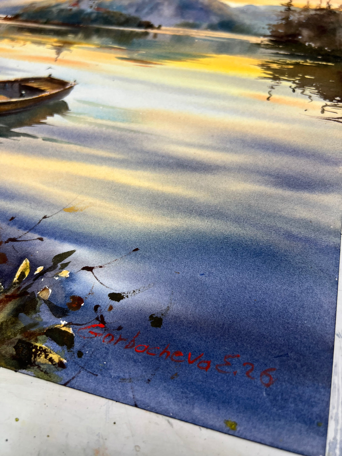 Acuarela de un lago al atardecer, arte original de un paisaje con barco, un barco solitario al atardecer 12x16